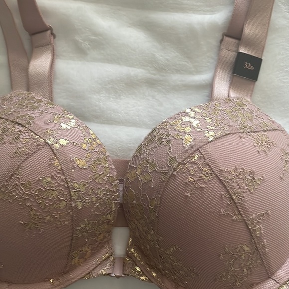 Victoria’s Secret very sexy push up bra 32D - Picture 2 of 4